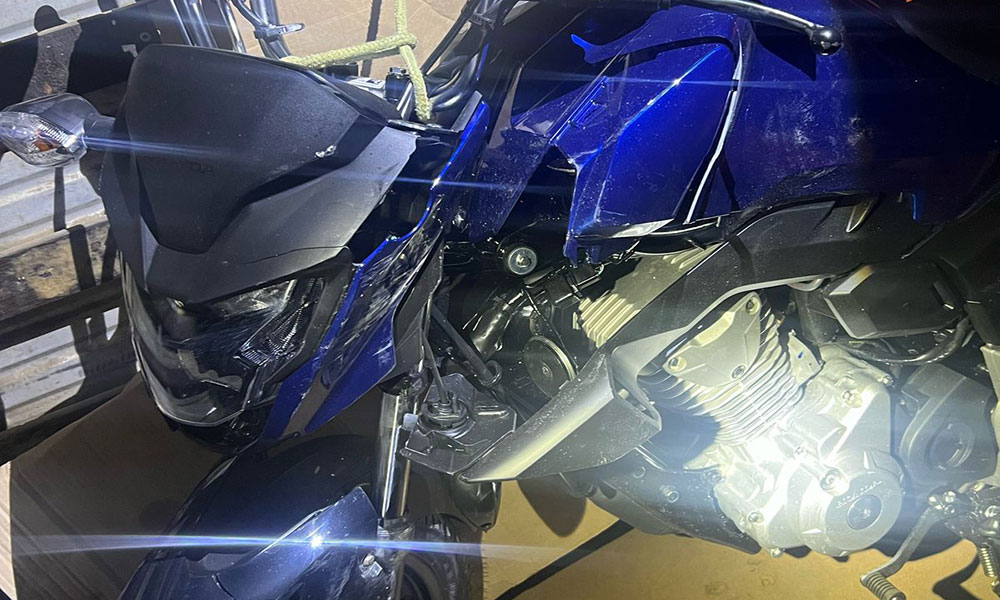 Motocicleta colide contra caminhão na BA-263, entre Vitória da Conquista e Itambé