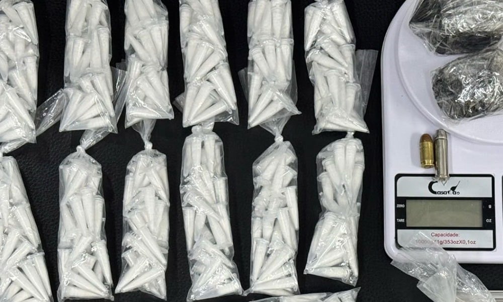Dupla é detida com drogas em Jequié