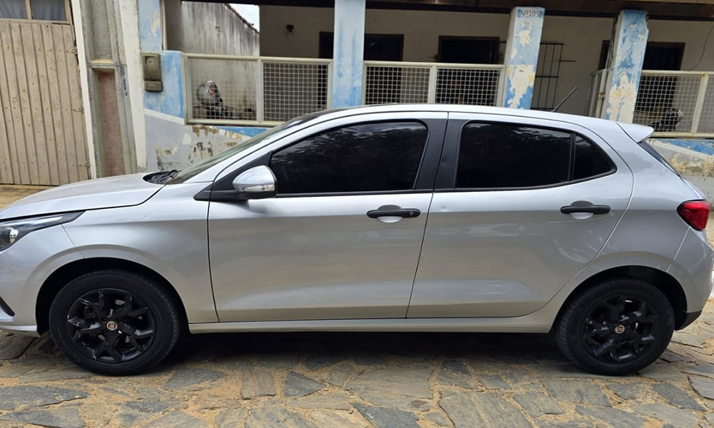 80ª CIPM apreende em Belo Campo carro roubado no Rio de Janeiro