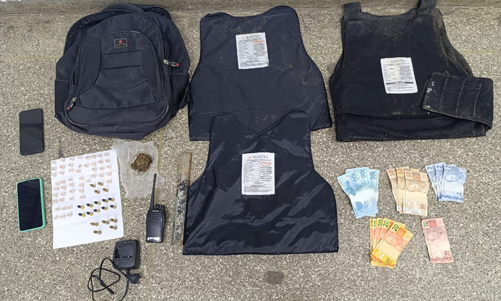 Polícia Militar desarticula plano criminoso e apreende armas e drogas em Ubatã