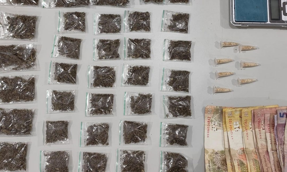 Mulher com histórico criminal é presa por tráfico de drogas em Cândido Sales