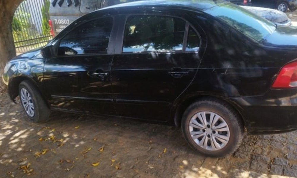 Veículo roubado é recuperado pela PM em Paramirim