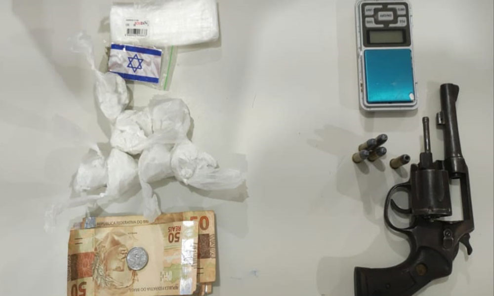 Polícia Militar prende suspeitos e apreende armas e drogas em Vitória da Conquista