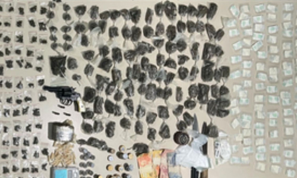 PM apreende grande quantidade de drogas, arma de fogo e munições em Cândido Sales