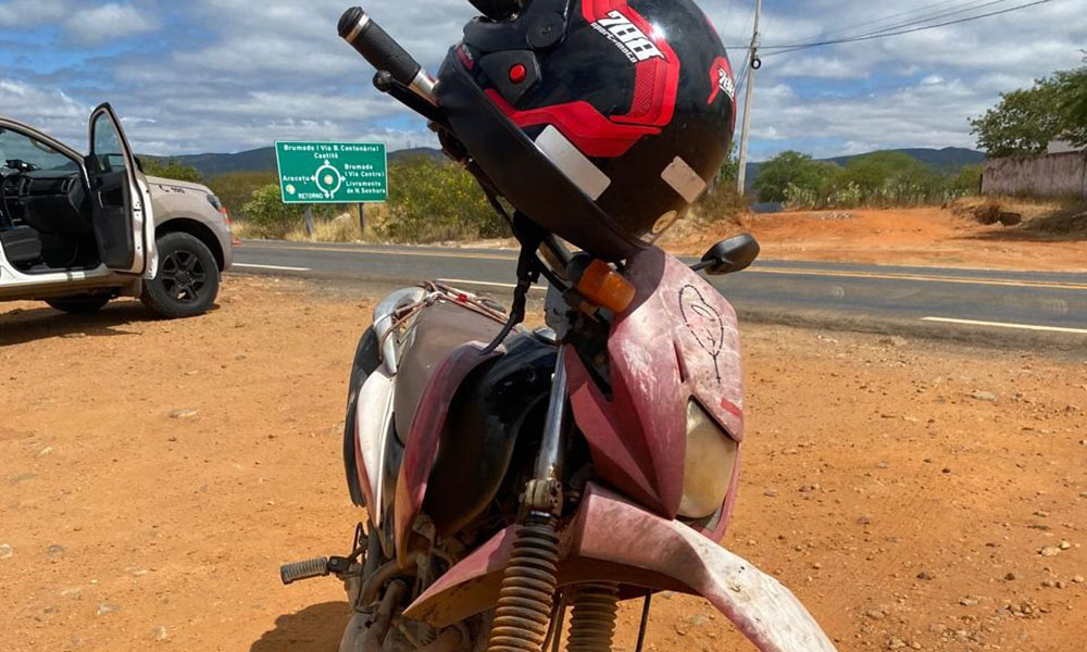 Polícia Rodoviária apreende motocicleta com restrição de roubo durante abordagem na BR-030 em Brumado