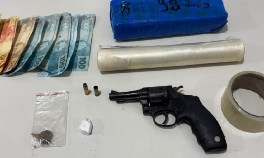 Homem é flagrado com arma e drogas em Ribeirão do Largo