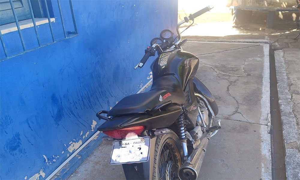 Menor é apreendido com motocicleta roubada em Livramento de Nossa Senhora
