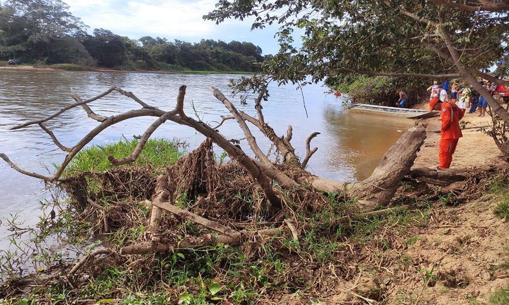 Bombeiros buscam por adolescente desaparecido no Rio Grande, em Angical