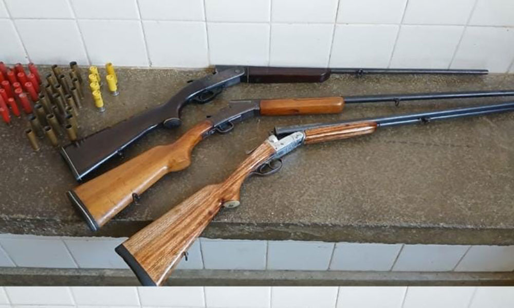 Polícia Militar apreende três espingardas e munições em Presidente Jânio Quadros