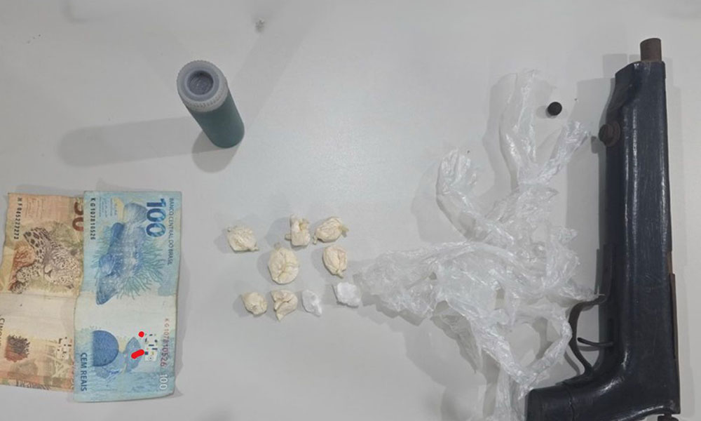 Homem é preso com arma e drogas após tentativa de fuga em Belo Campo