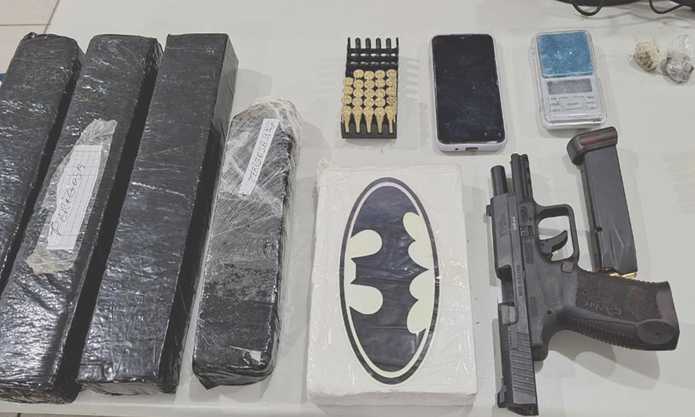 Polícia Militar apreende armas e grande quantidade de drogas em Barra do Choça