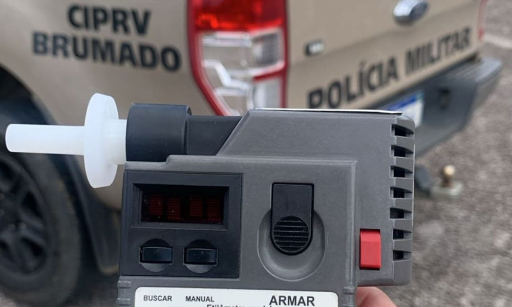 Motorista é autuado por recusar teste do etilômetro na BA-262, em Poções