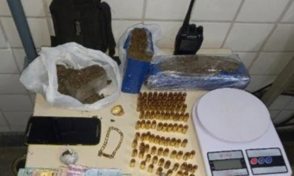 Polícia Militar prende dois homens por tráfico de drogas e porte ilegal de munições de uso restrito em Jequié