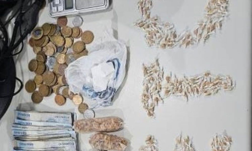 Mulher é presa acusada de tráfico de drogas em Poções