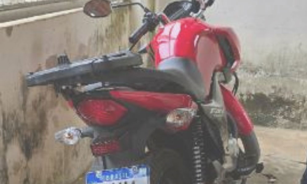 Motocicleta com restrição de furto é apreendida em Belo Campo