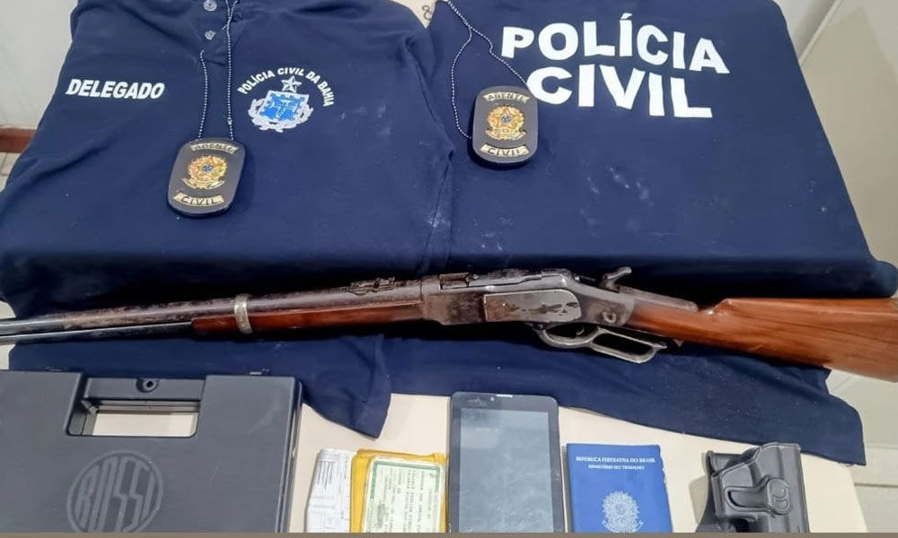 PM apreende arma de fogo e materiais irregulares em Vitória da Conquista