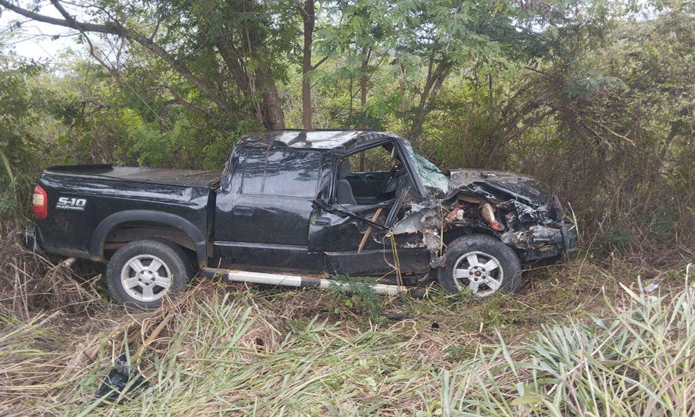 Colisão frontal entre dois veículos deixa feridos graves na BA-262, entre Aracatu e Anagé