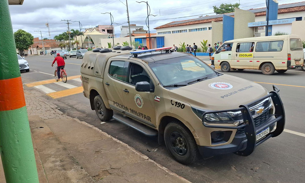 Jovem morre após colisão entre moto e cavalo na BA-026, em Licínio de Almeida