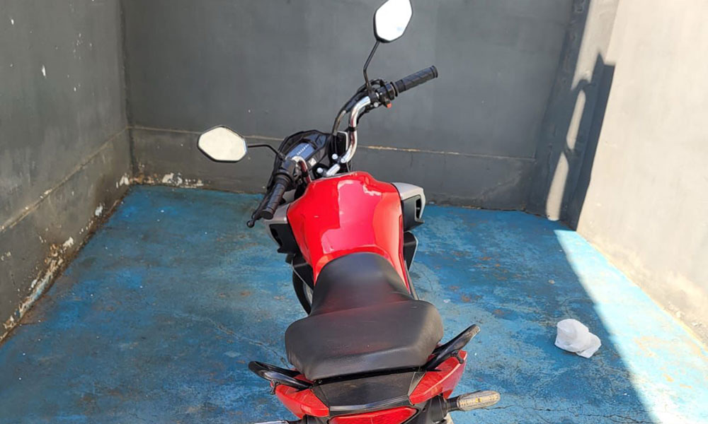Motocicleta roubada é recuperada pela PM em Lagoa Real