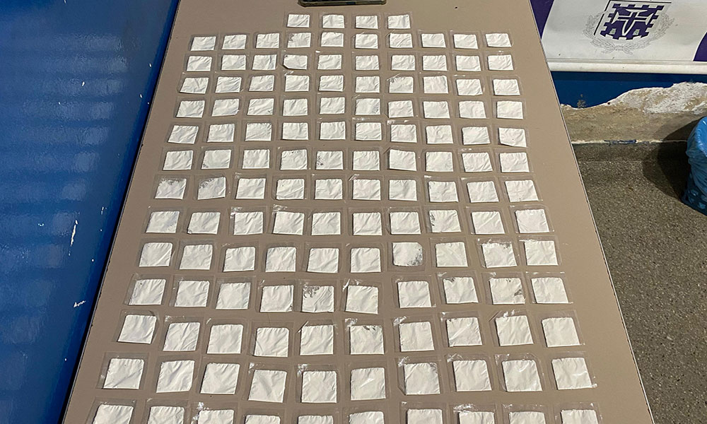 Homem é preso com 144 papelotes de cocaína em Macaúbas