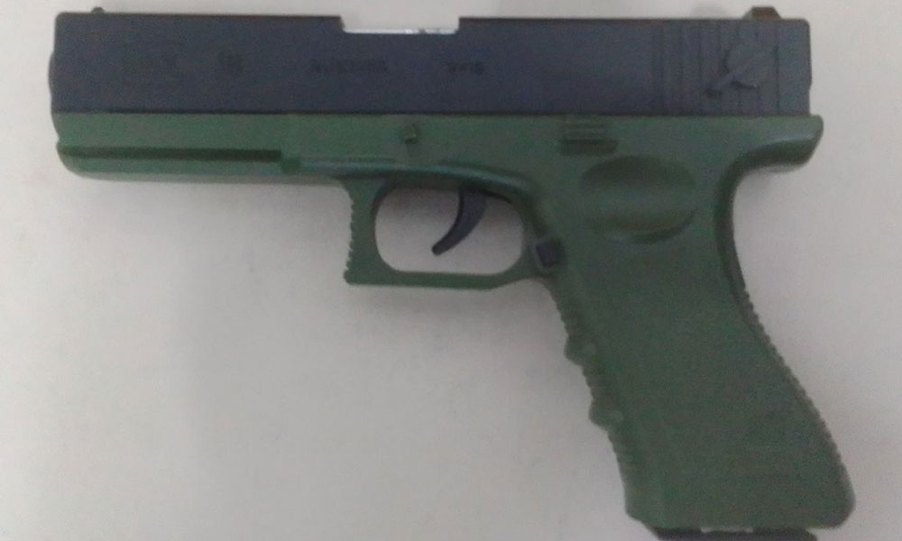PM apreende simulacro de arma de fogo durante operação em Jequié