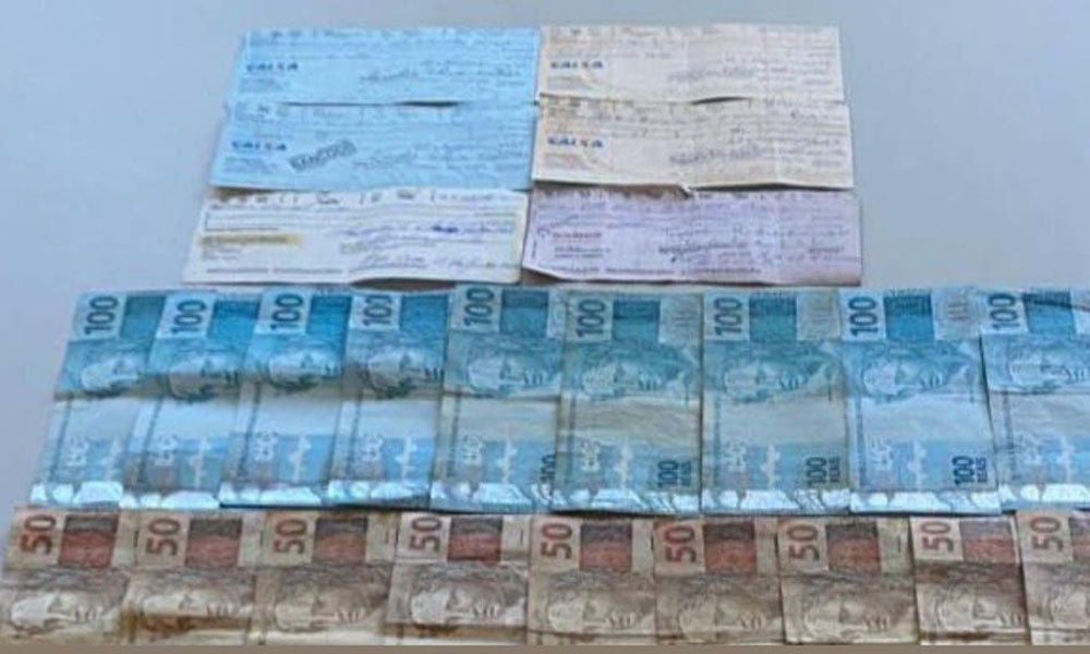 Homem é preso com arma, munições e mais de R$ 28 mil em dinheiro e cheques em Jaguaquara