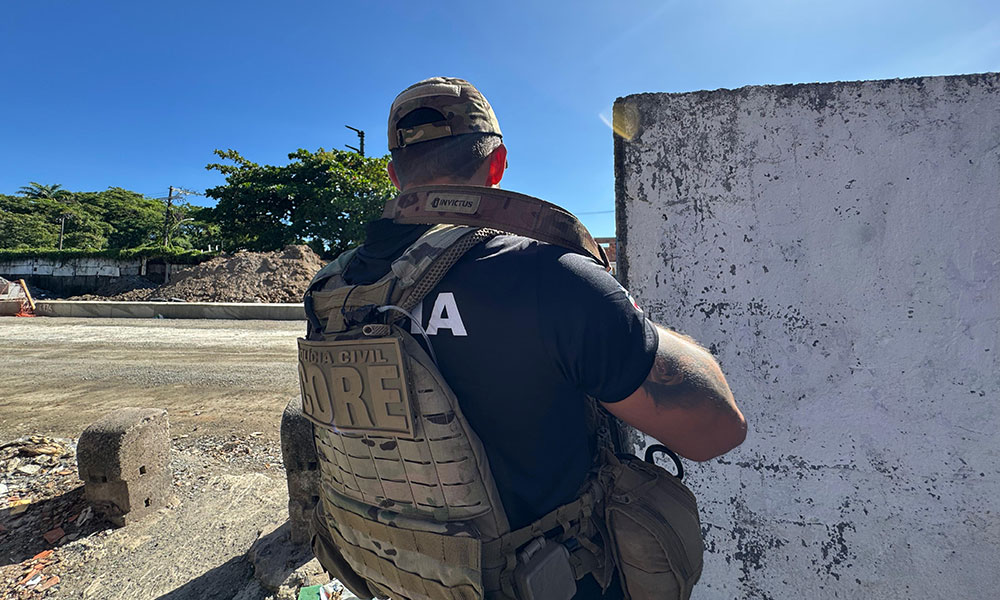 Principal suspeito de atirar contra motorista do diretor do presídio de Eunápolis é capturado durante tentativa de fuga