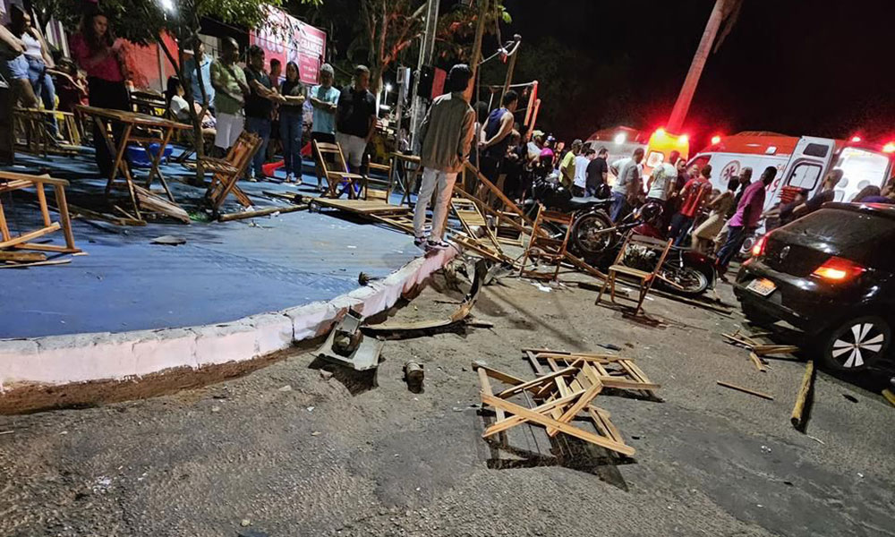 Motorista perde controle de veículo e atropela cinco pessoas no centro de Caculé