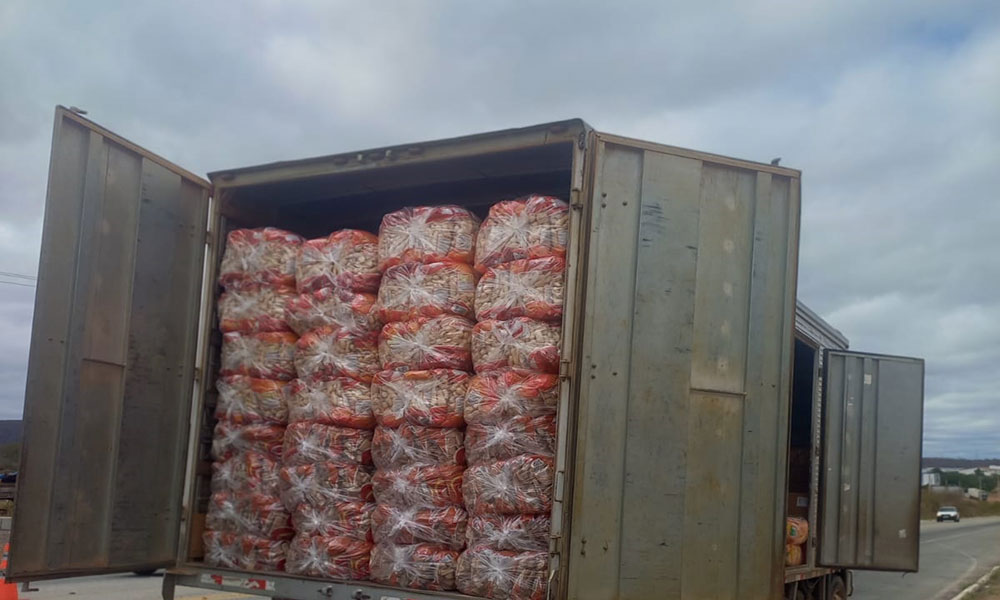 CIPRv apreende carregamento de mercadorias sem nota fiscal na BA-262, em Brumado