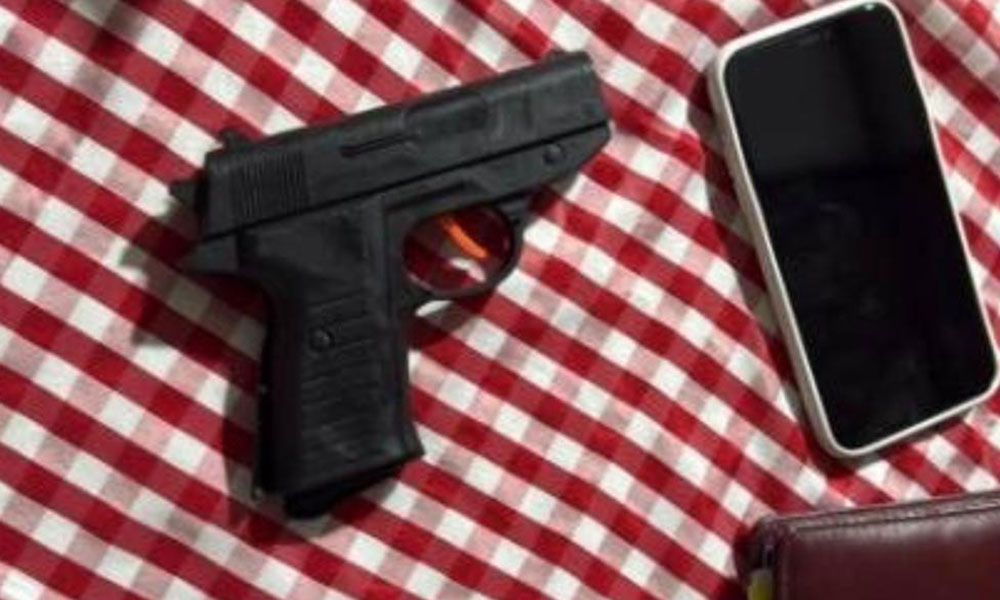 Homem é detido com simulacro de pistola durante festa no Forró do Gurutuba, em Guanambi