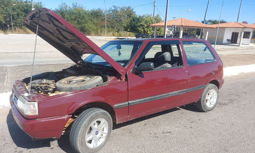 CIPRv apreende veículo com motor adulterado e registro de furto na BA-262, em Vitória da Conquista