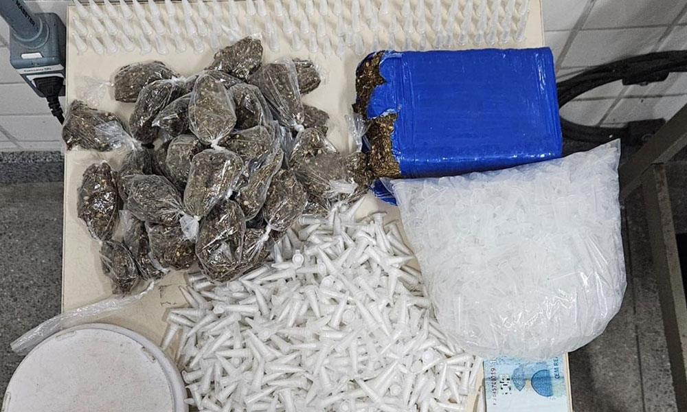 Homem é preso com quase mil pinos de cocaína e maconha em Jequié