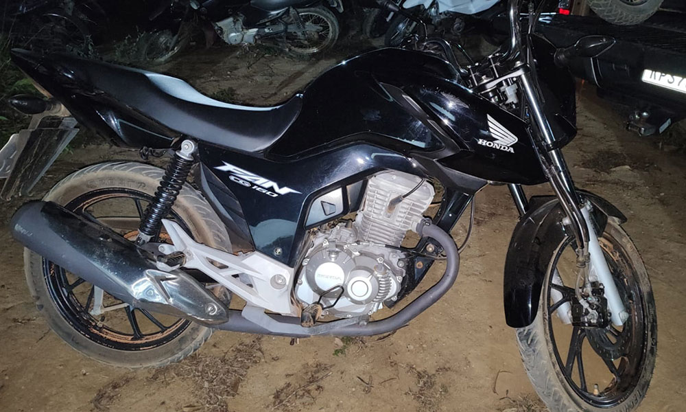 Motocicleta com sinais de adulteração e furto é apreendida em Piripá