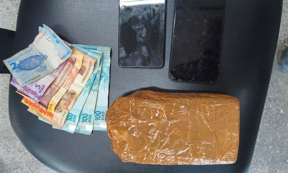 Casal é flagrado com droga pela PM em Jequié