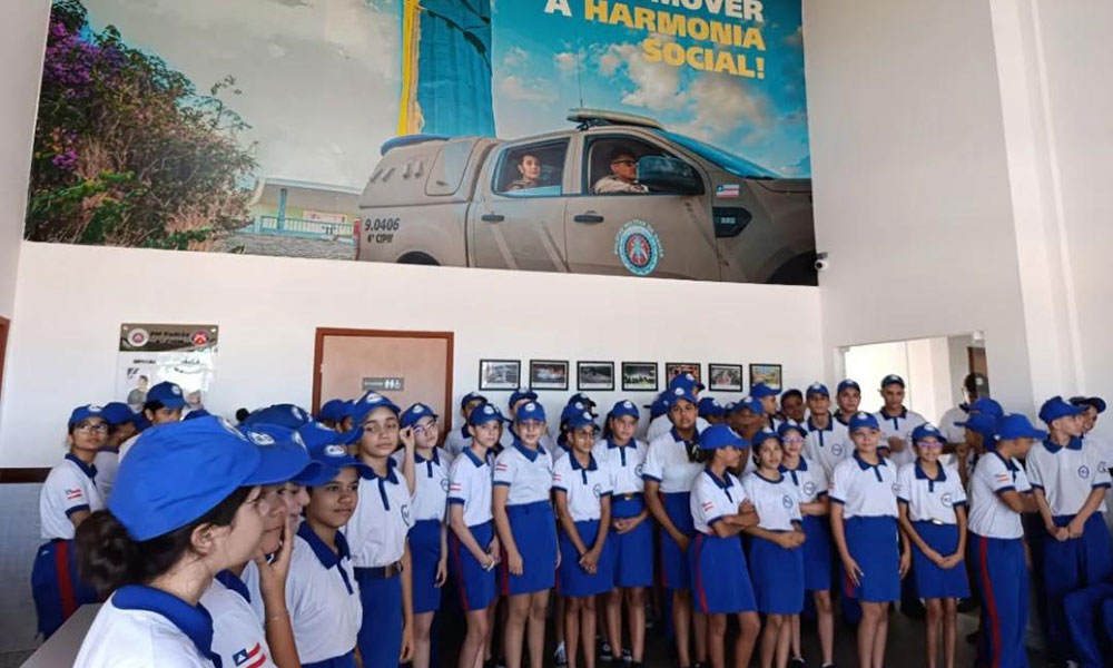 Macaúbas: 4ª CIPM recebe alunos do Colégio Castro Alves em visita institucional