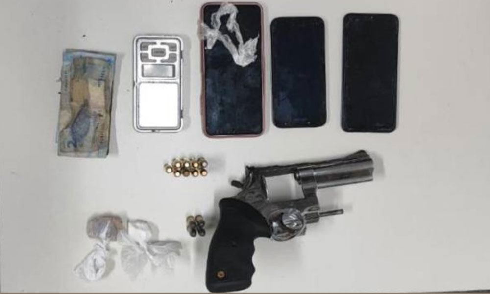 Rondesp prende foragido da Justiça com arma e materiais ligados ao tráfico em Jequié