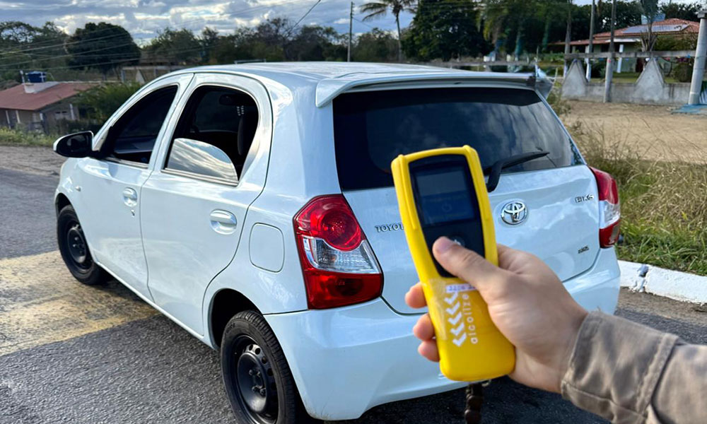 Condutor se recusa a fazer teste do bafômetro e é autuado pela CIPRv em Vitória da Conquista