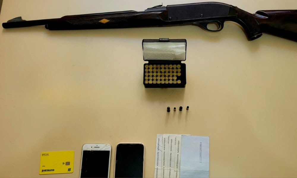 Mandado de busca resulta em prisão e apreensão de arma, veículos e documentos em Botuporã