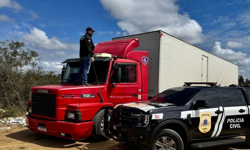 Carreta roubada em Poções é recuperada pela Polícia Civil
