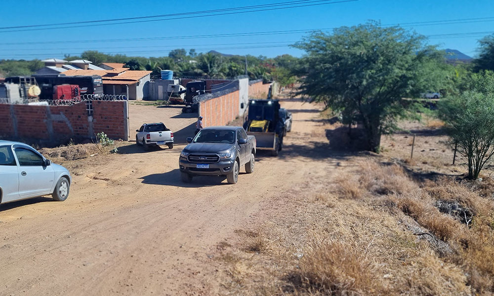 Retroescavadeira furtada em Minas Gerais é recuperada pela Polícia Civil em Guanambi
