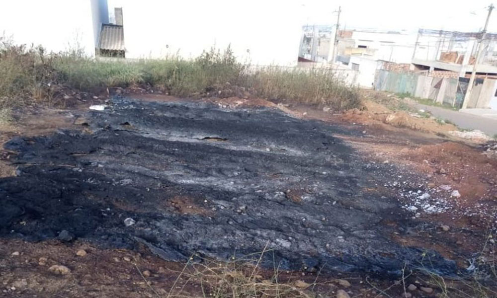 Ato de vandalismo causa incêndio e destrói materiais de obra de macrodrenagem em Vitória da Conquista