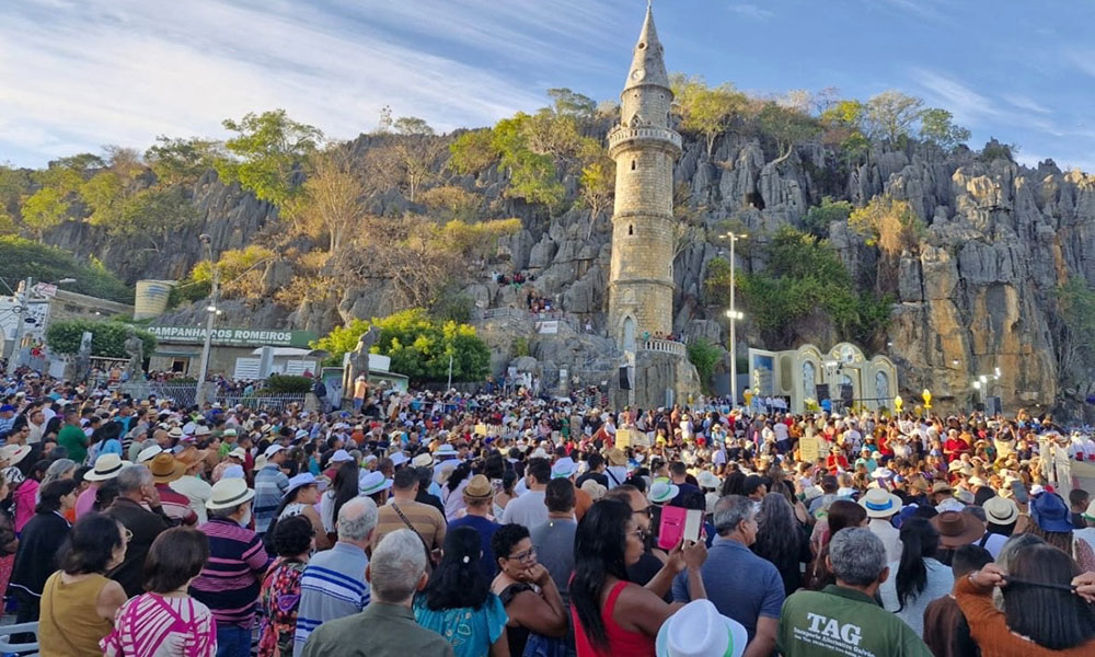Presidente sanciona leis que reconhecem Carnaval de Salvador e Romaria de Bom Jesus da Lapa como manifestações da cultura nacional