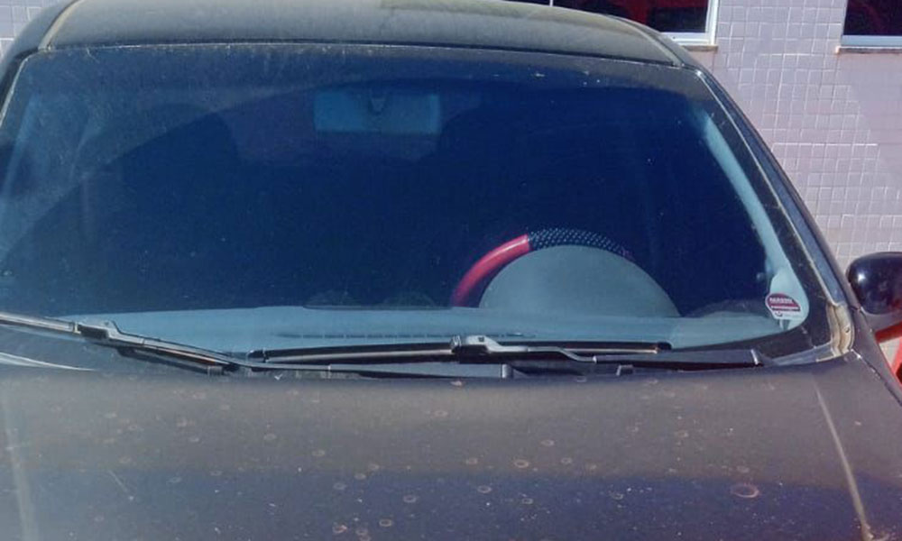 Polícia Militar recupera carro com restrição de furto/roubo em Caculé