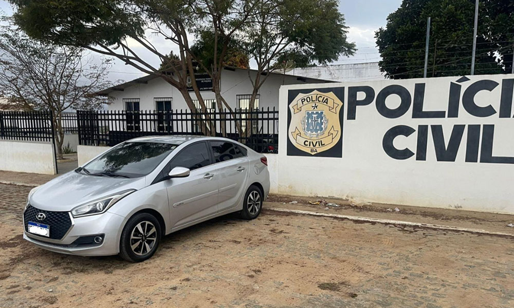 Carro adulterado é apreendido em Poções