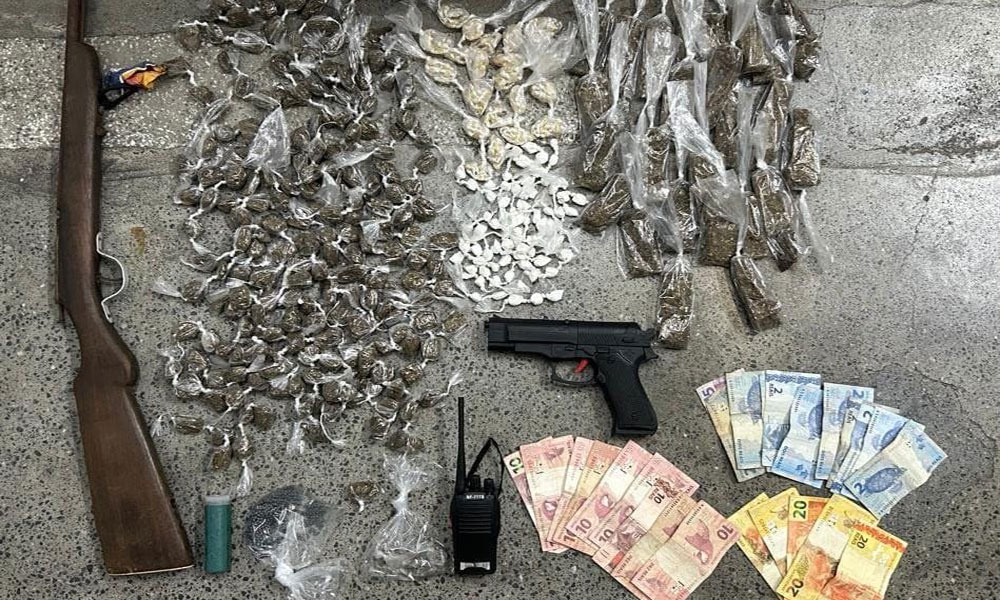 PM prende três homens com arma e drogas em Jequié