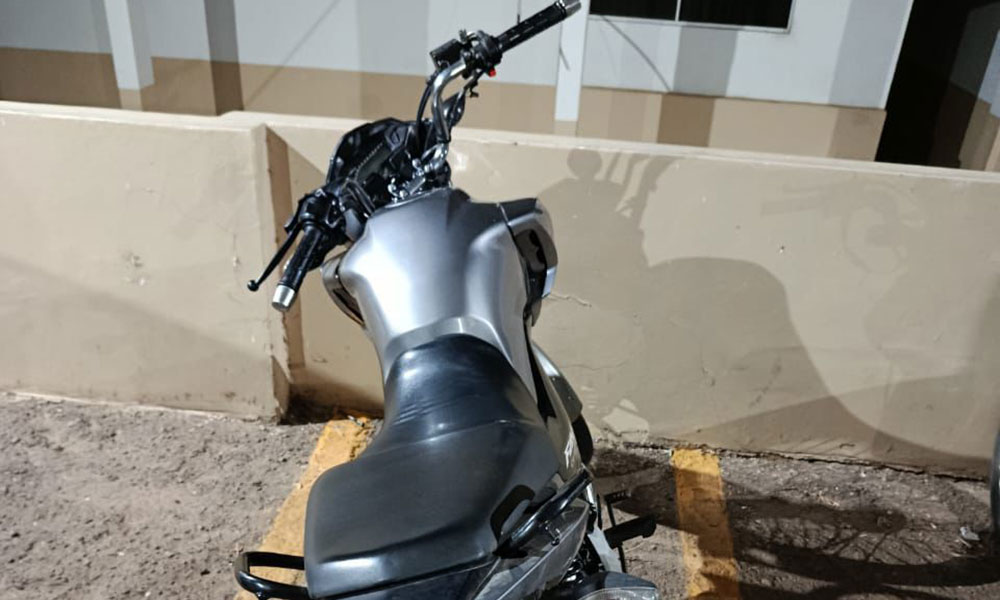 Motocicleta roubada é recuperada em Caetité e suspeito é conduzido à delegacia