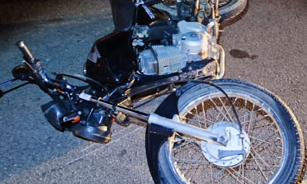 Colisão entre carro e motocicleta deixa homem ferido na BA-142, em Tanhaçu