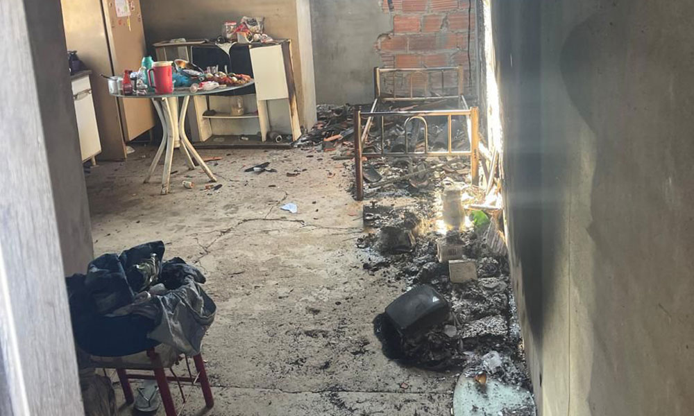 Homem é preso com drogas após agredir ex-companheira e incendiar casa em Cordeiros