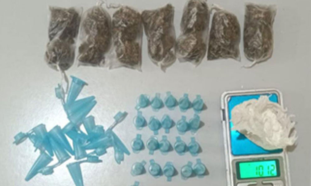Duas mulheres são presas por tráfico de drogas em Condeúba