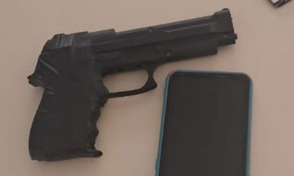Hóspede é detido com simulacro de arma de fogo em pousada de Caculé